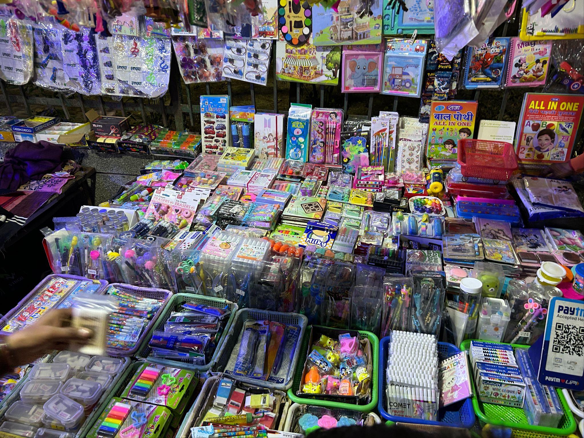 インドのバザールの文房具屋さん