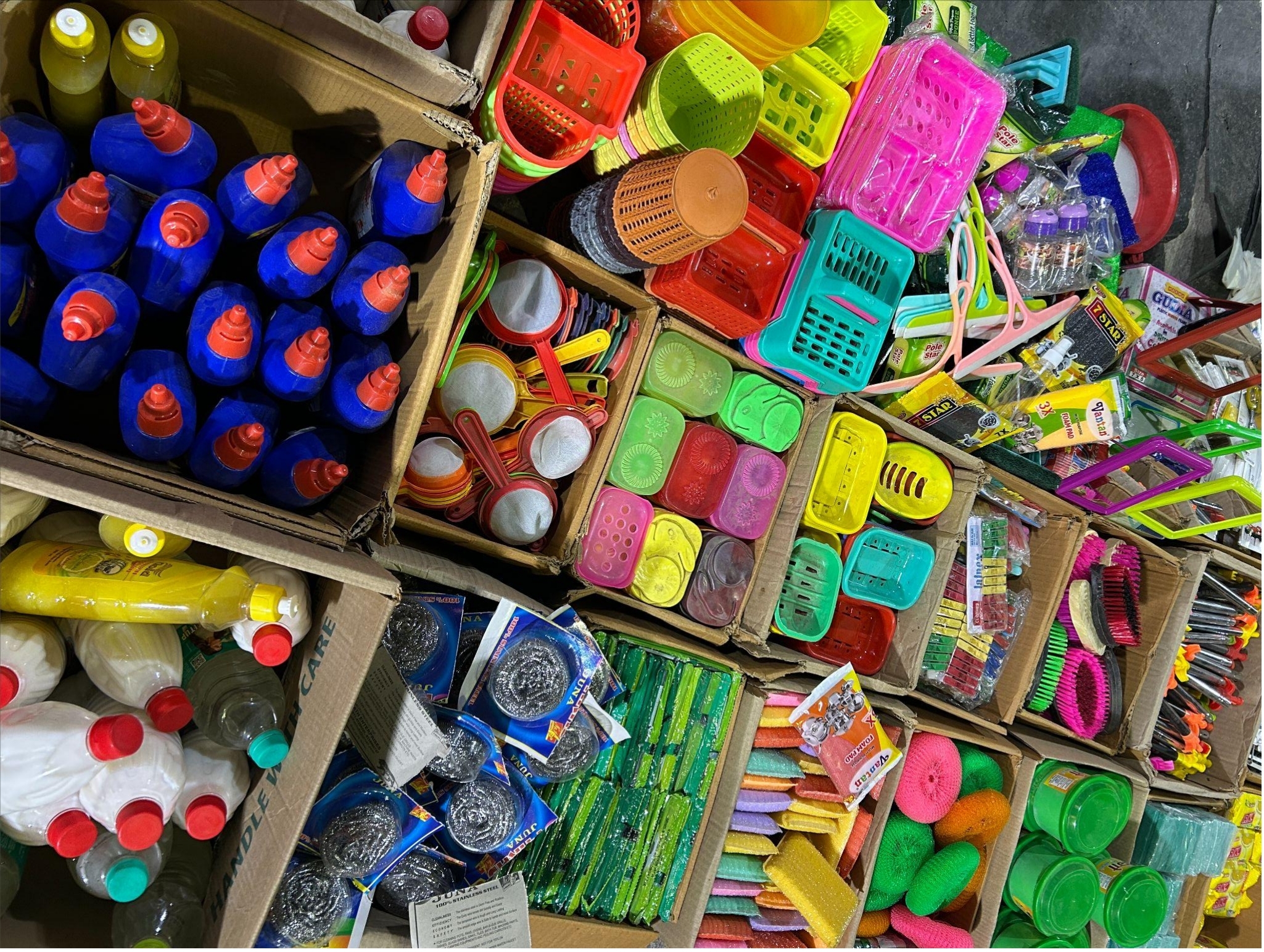 インドのバザールの日用品